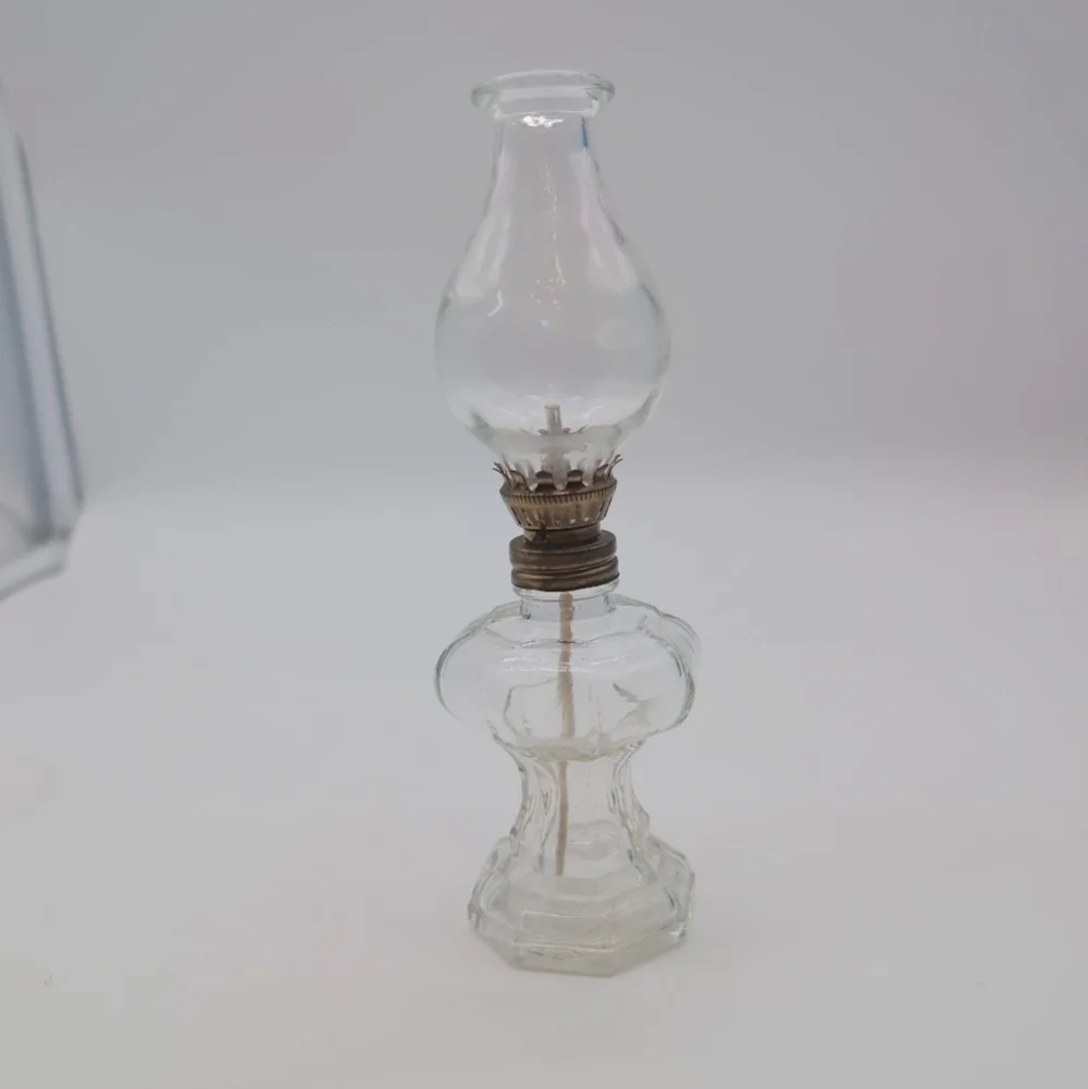 Vintage 7in Elegant Clear Glass Oil Lamp